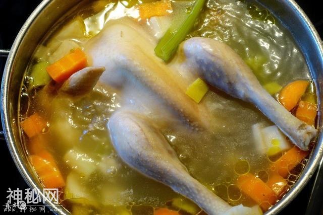 两种家常鸡汤的做法：大枣煲鸡汤，黄芪煲乌鸡-1.jpg