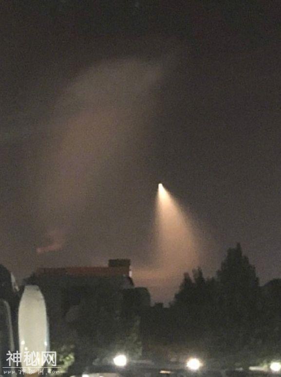 多地夜空再现“不明飞行物”！多图目击-4.jpg