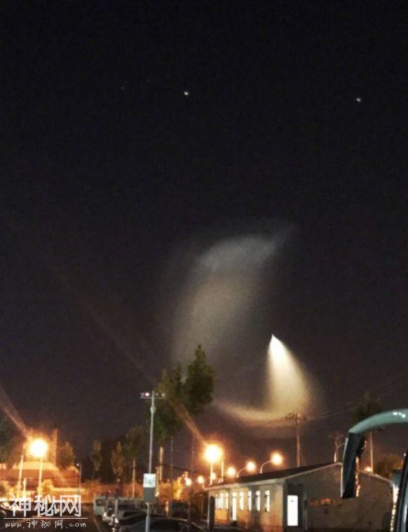 多地夜空再现“不明飞行物”！多图目击-3.jpg
