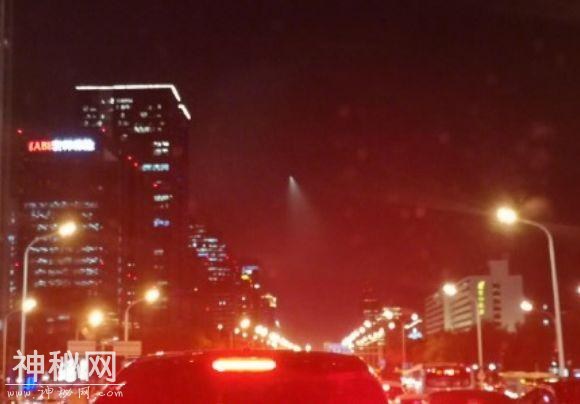 多地夜空再现“不明飞行物”！多图目击-7.jpg