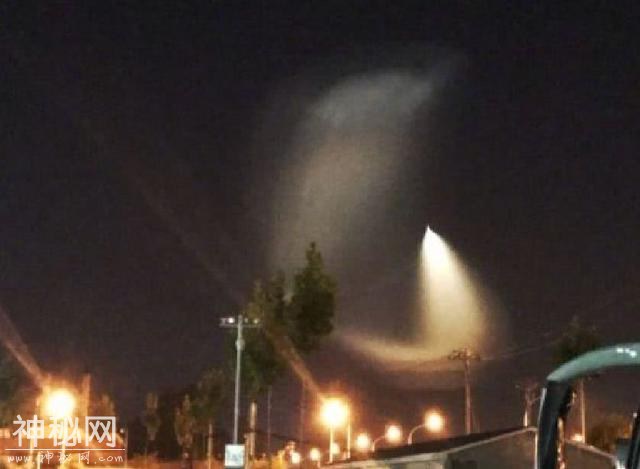 北京等多地夜空再现“不明飞行物”！多人目击这一奇景！-1.jpg