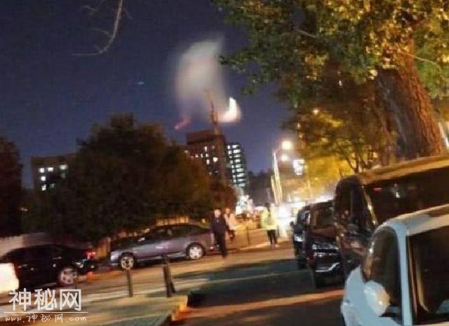 北京等多地夜空再现“不明飞行物”！多人目击这一奇景！-2.jpg