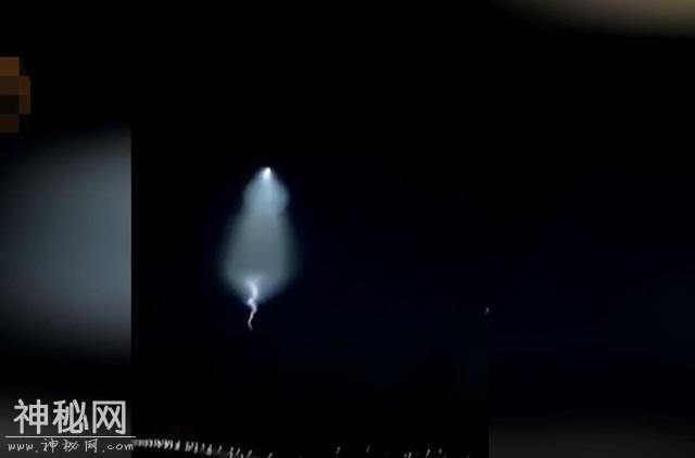 北京等多地夜空再现“不明飞行物”！多人目击这一奇景！-5.jpg