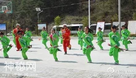 遇见民俗︱棒棒鞭-1.jpg