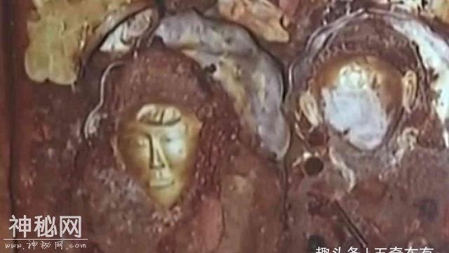 古墓石椁上刻着“开者即死”，考古队员们冒死打开，竟发现大秘密-4.jpg
