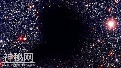 科学家在百亿光年外发现厚达35亿光年的宇宙墙，然而里面啥也没有-3.jpg