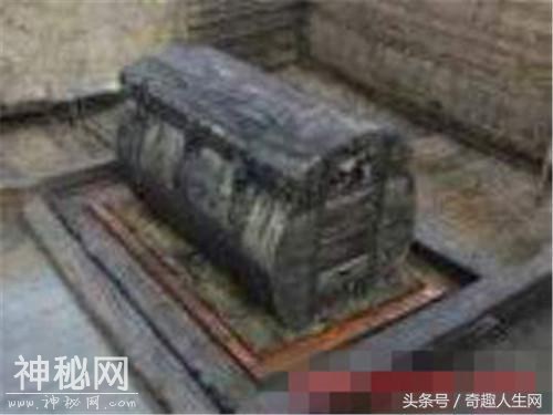 九龙抬尸棺是真的吗，盗墓笔记中的故事情节是真是假？-2.jpg