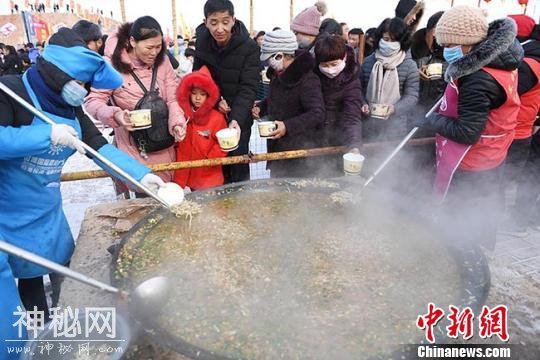 甘肃山丹系列民俗活动庆冬至 5万人分享“牛娃子饭”-4.jpg