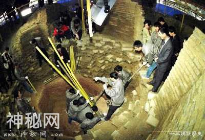 直击千年雷峰塔地宫发掘现场：有个让考古人员激动惊喜的大发现-4.jpg