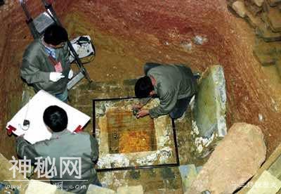 直击千年雷峰塔地宫发掘现场：有个让考古人员激动惊喜的大发现-5.jpg
