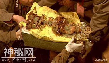 直击千年雷峰塔地宫发掘现场：有个让考古人员激动惊喜的大发现-6.jpg