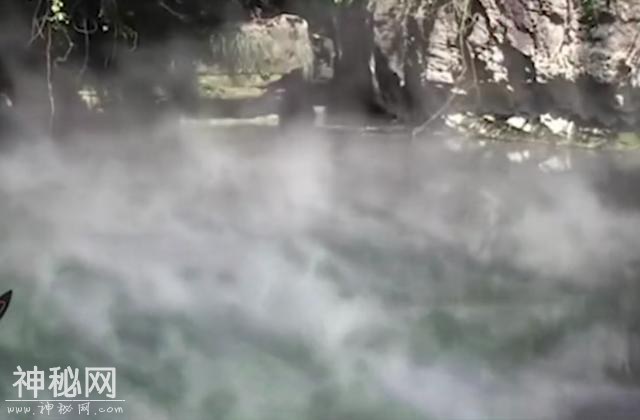地球上罕见的自然现象，蓝色的火山熔岩，你一定没有见过-5.jpg