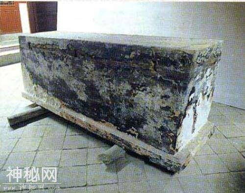 考古发现一座800年前古墓，掀开棺盖发现躺着一未腐女子，身高1米52-3.jpg