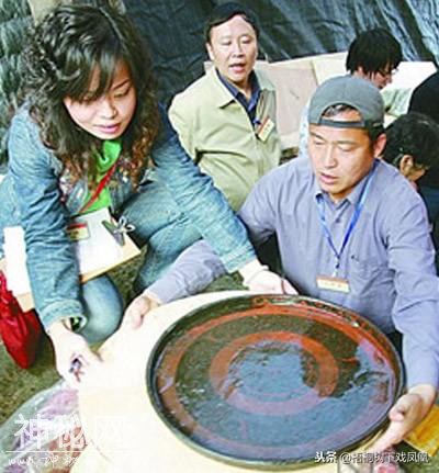 一西汉女棺考古开棺前棺盖现“尸影”，在场人都看见了，谜团难解-11.jpg