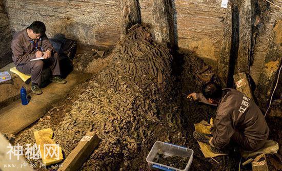 考古挖掘一千年古墓，出土10吨黄色金属，专家：富可敌国-5.jpg
