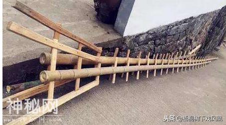 考古发现2000年前“精准盗洞”，直通幽深墓穴，内撑“井”型支架-9.jpg