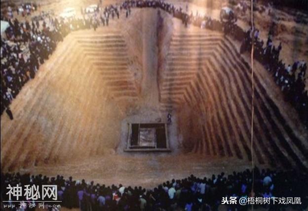 考古发现2000年前“精准盗洞”，直通幽深墓穴，内撑“井”型支架-3.jpg