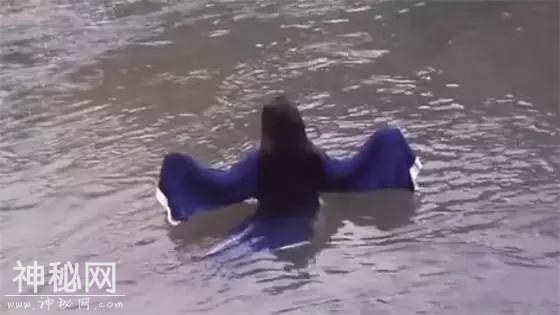 港片有哪些经典电梯片段？梁朝伟最经典死法，李心洁见鬼-19.jpg
