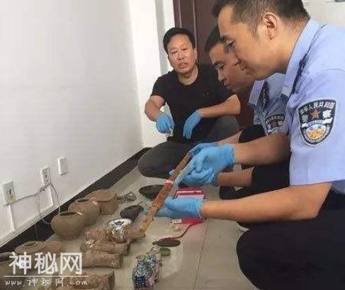 靠绝技盗墓，一盗一个准，第一锹下去，把自己命都搭进去了-3.jpg