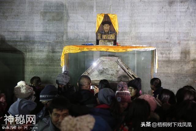 山东考古发现诡异“棺封门”，墓主还是小孩，手指套11只金环-4.jpg