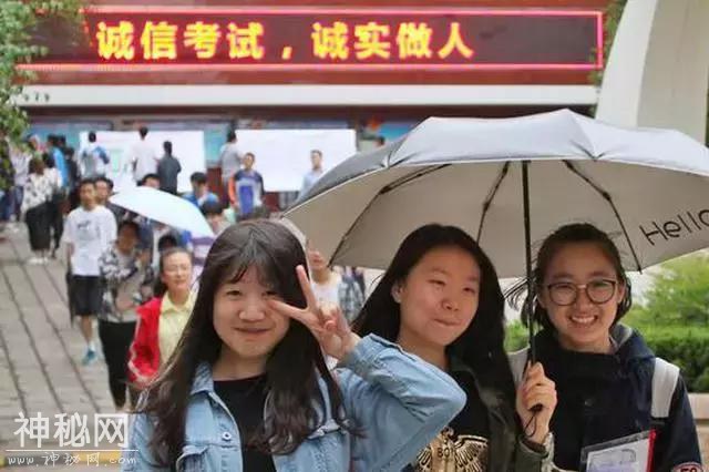 “我一定是见鬼了才选择读新闻系”-3.jpg