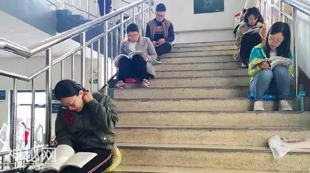 “我一定是见鬼了才选择读新闻系”-6.jpg