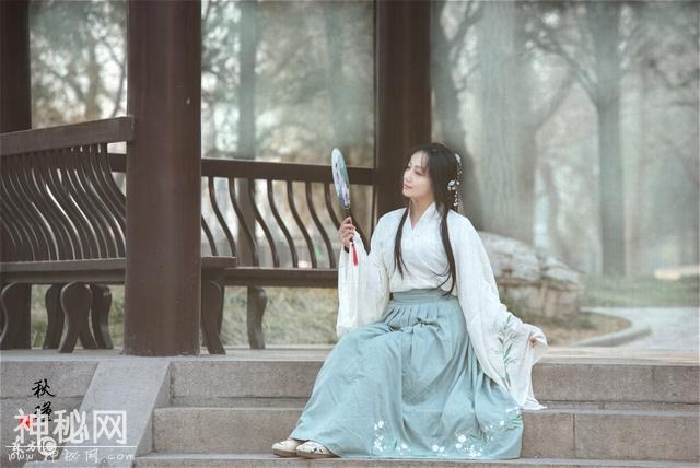 小说：她醒来后发现，在一个破烂不堪的屋子里，一位老人救了她-1.jpg