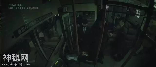 比鬼片还惊悚，害我失眠3天不敢下床-45.jpg