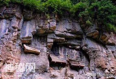 《野史》中国诡异的丧葬制——悬棺葬-1.jpg