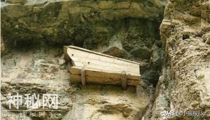 《野史》中国诡异的丧葬制——悬棺葬-2.jpg