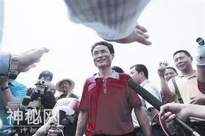 武汉52岁男子造“飞碟”自称外星人，曾造飞行器升空后坠地受伤-10.jpg