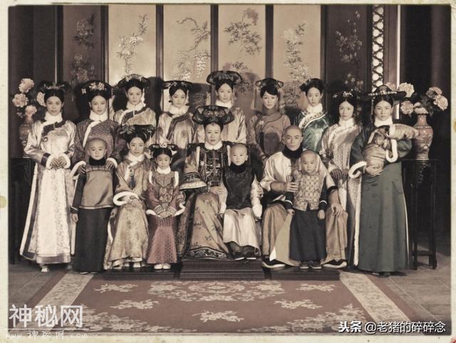 “最新考古大发现”乾隆皇帝及后妃“老照片”-1.jpg