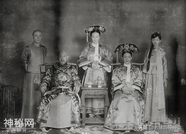 “最新考古大发现”乾隆皇帝及后妃“老照片”-2.jpg