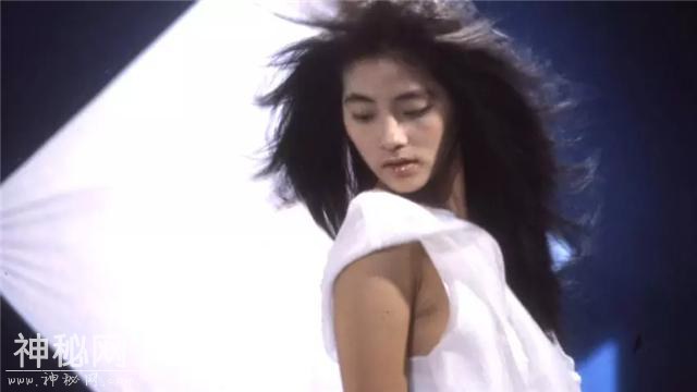 有这样两部香港鬼片，幕后故事更加“灵异”，这是巧合吗？-17.jpg