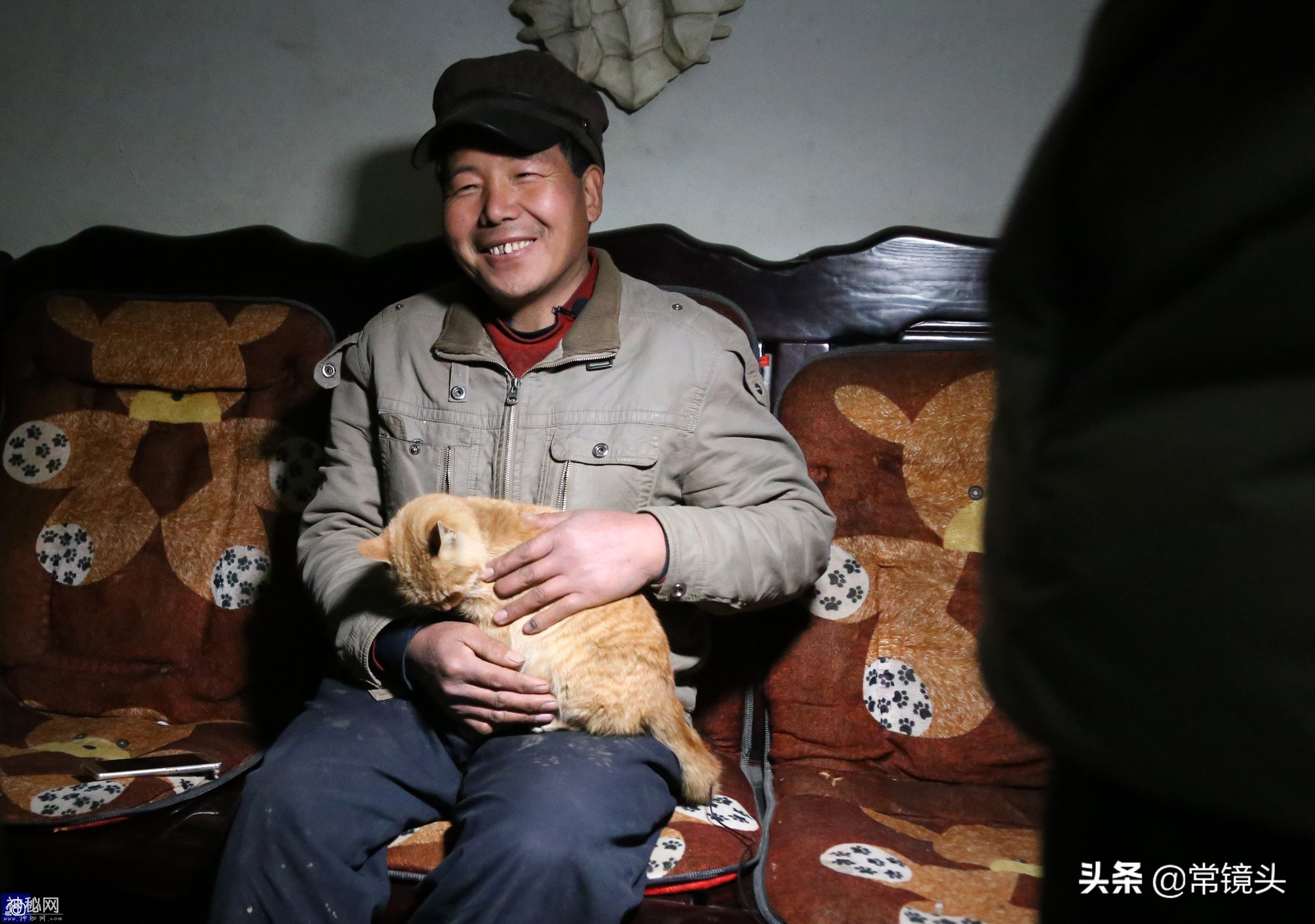 河南农民训练猪狗鸡羊17年，满院动物个个身怀绝技，到处演出赚钱-2.jpg