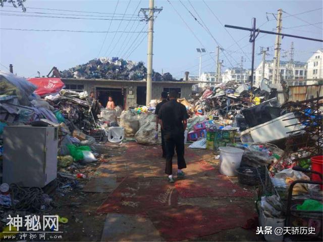 专家在垃圾堆翻出件西周青铜器，上有“中国”二字，如今禁止出境-4.jpg