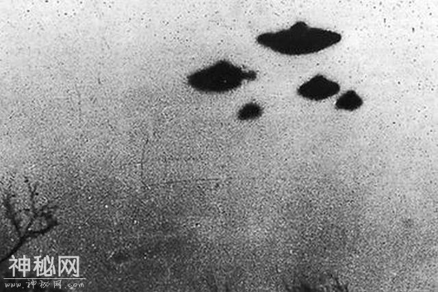 蓝皮书计划：1万多起UFO报告700多起无解，真实事件再现屏幕-1.jpg