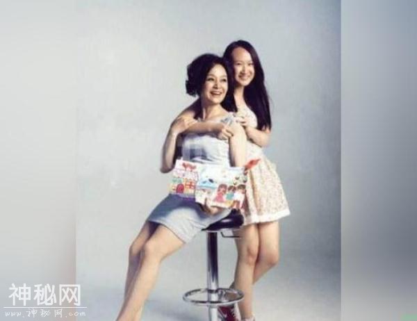 知名老戏骨，荧屏上的婆婆专业户，60岁身体硬朗优雅老去-4.jpg