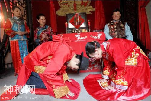 民风民俗：最繁琐的结婚习俗，有着28道程序，你能记得住么？-3.jpg