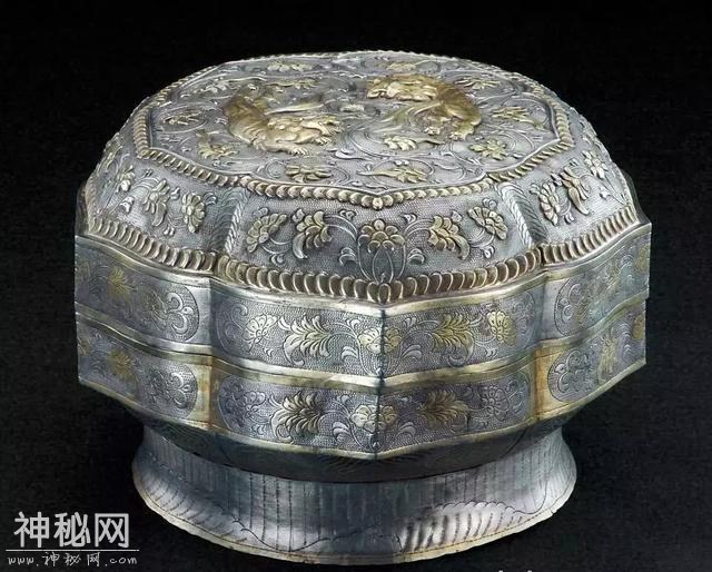 史上最“傻”盗墓贼，盗了个大墓，真品一件没拿！-15.jpg