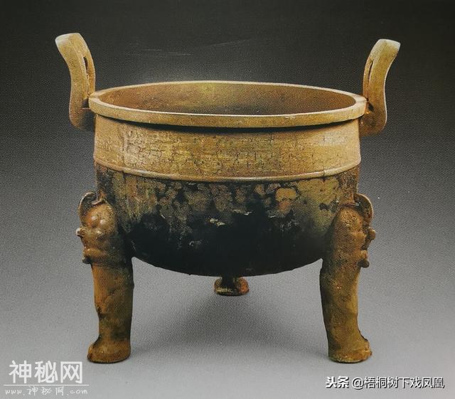 水草暴露湖底有大墓，枯水期考古发掘，揭开棺椁盖后意外了-7.jpg