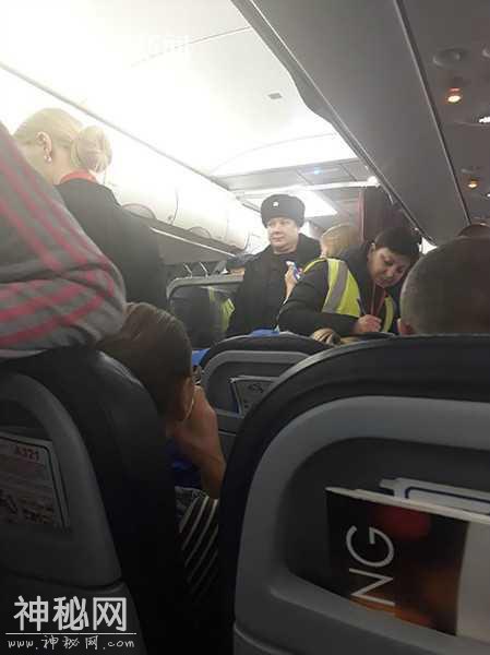 俄客机现怪病 5人突然脸变绿无法呼吸 乘客吓坏-2.jpg