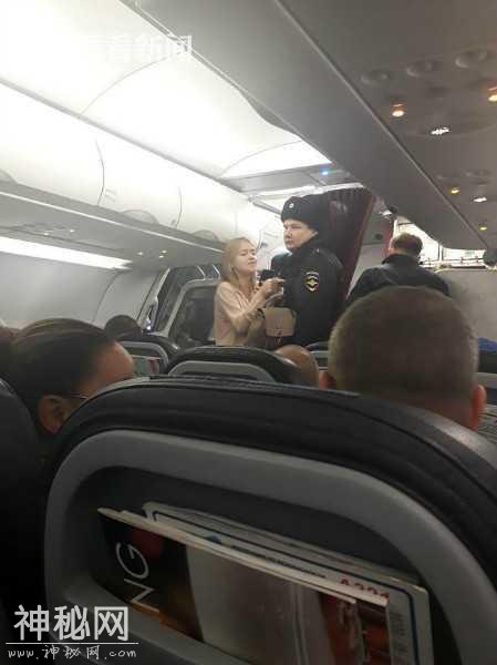 俄客机现怪病 5人突然脸变绿无法呼吸 乘客吓坏-3.jpg