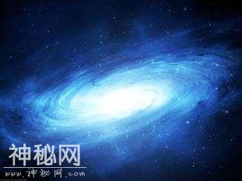 宇宙中已知最大黑洞，发的光超银河系两千倍，或已把所在星系吃掉-8.jpg