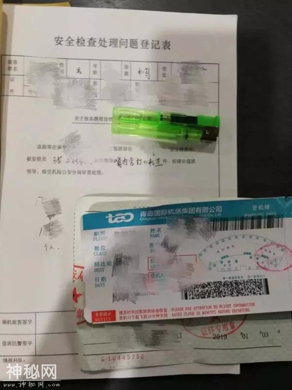 机场安检男子面露诡异微笑，一查嘴里竟然藏着这个-2.jpg