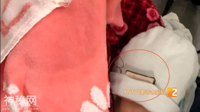 机场安检男子面露诡异微笑，一查嘴里竟然藏着这个-13.jpg