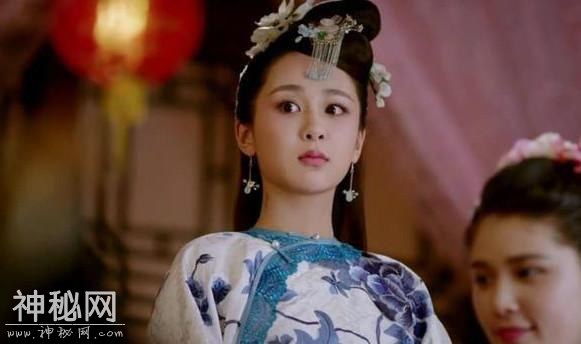 她是唯一身穿龙袍下葬的女人，康熙最宠爱的人，吓坏考古专家-3.jpg