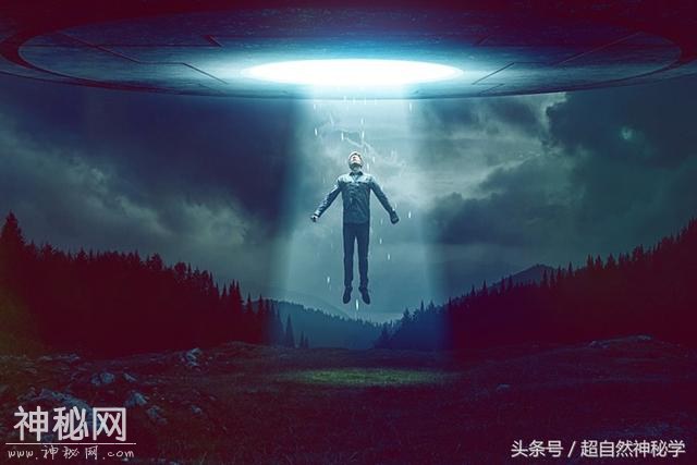 盘点11张最令人信服的UFO目击照片-2.jpg
