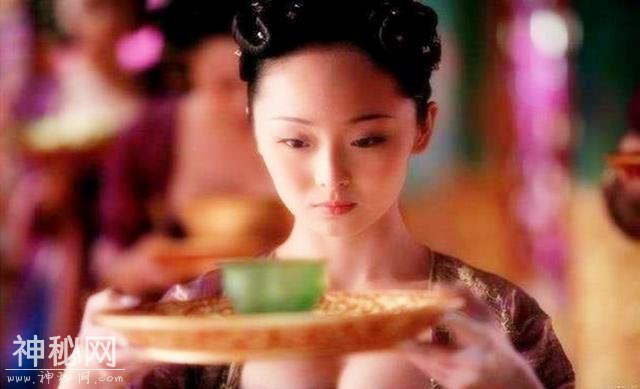 为什么嘉靖帝经常感到宫中闹鬼？因为他杀了一个不该杀的女人-2.jpg