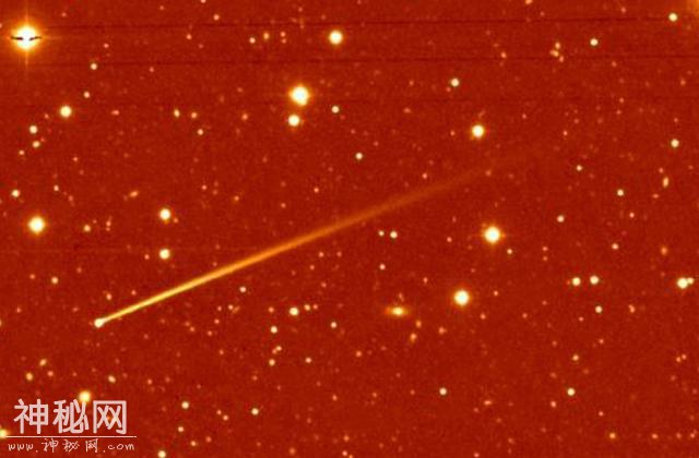 极为罕见，观测显示小行星出现了彗星般的尾巴，长达40多万公里-1.jpg